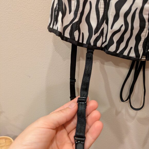 Zebra print corset - Picture 4 of 7